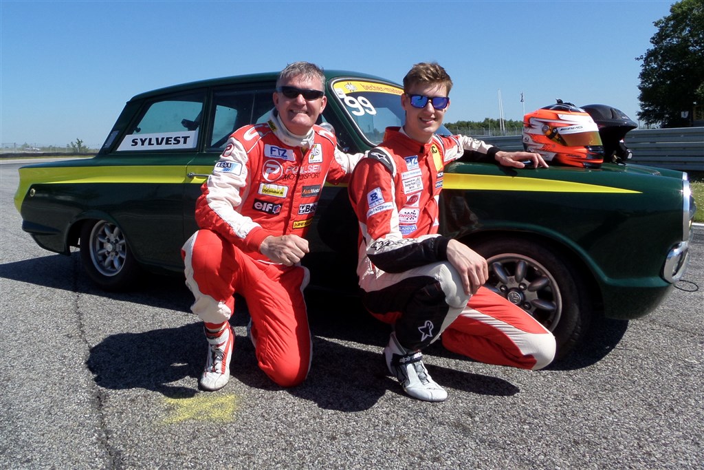 Mixed Double-feltet kommer bl.a. til at tælle to gange Sylvest. Med far Jesper og sønnike Nicolai i familiens Lotus Cortina.
(Foto: Sylvest Motorsport)